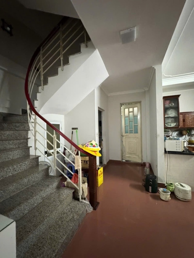 Bán nhà Hồng Tiến, Long Biên - 81m2, 3 Tầng, Ô Tô Vào Nhà - Giá 16 Tỷ