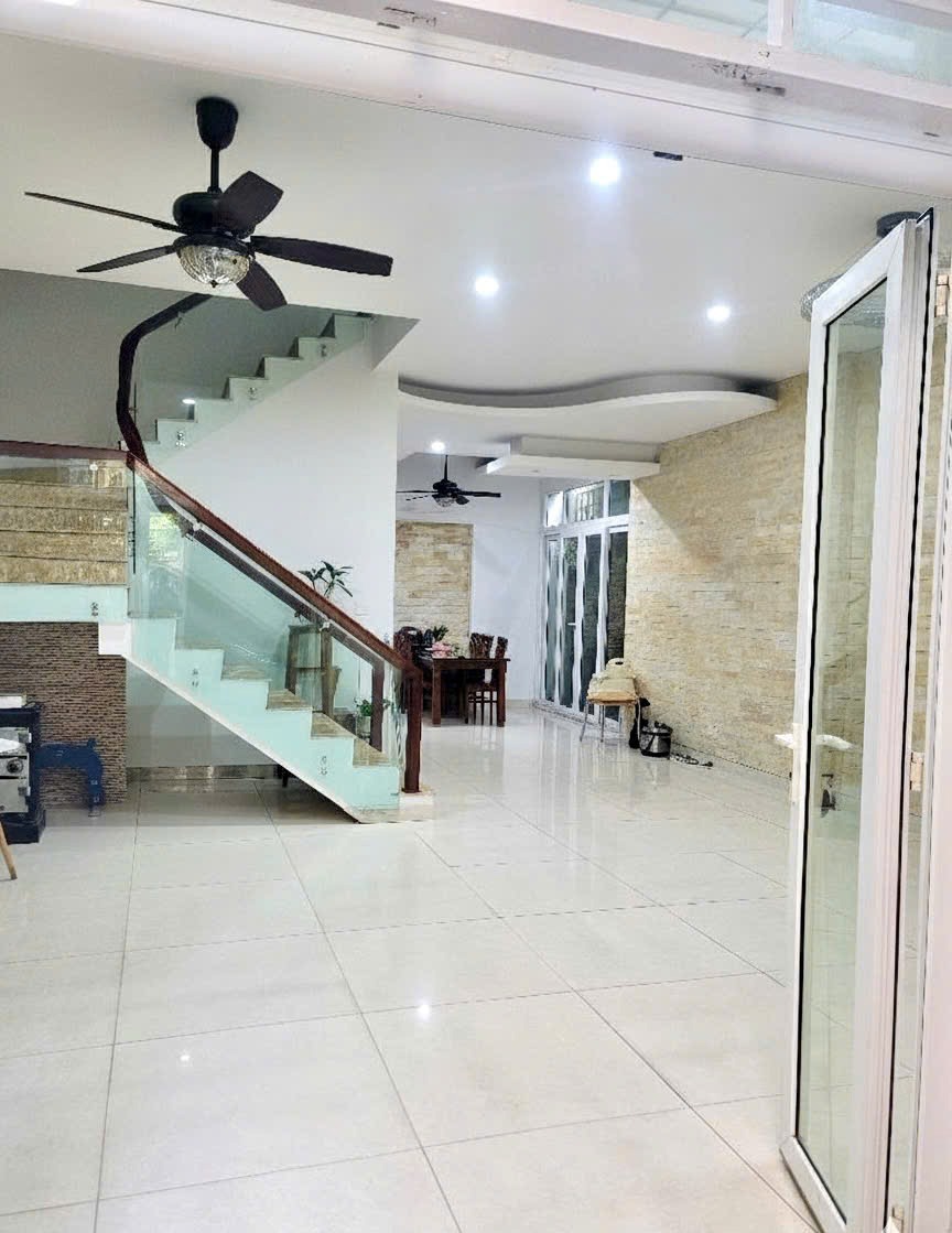 Bán nhà Láng Hạ 100m2, 5 Tầng, Giá 17.65 Tỷ - Vị Trí Đắc Địa