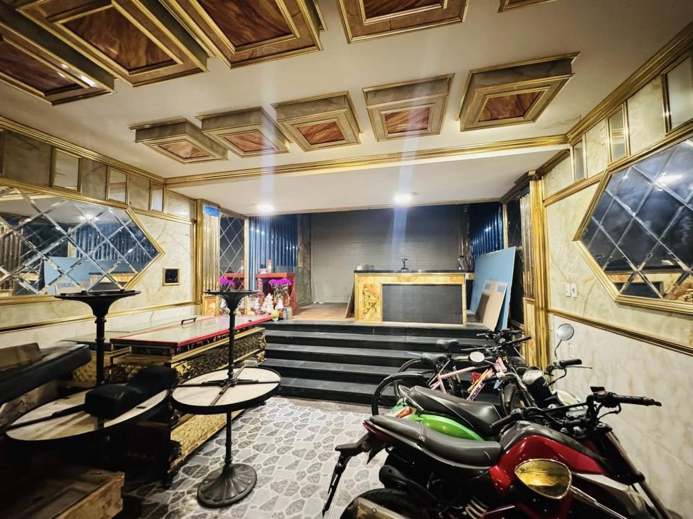 Bán Tòa Nhà Karaoke Trung Tâm Bình Chiểu, Thủ Đức - 2 Mặt Tiền, 13 Tỷ