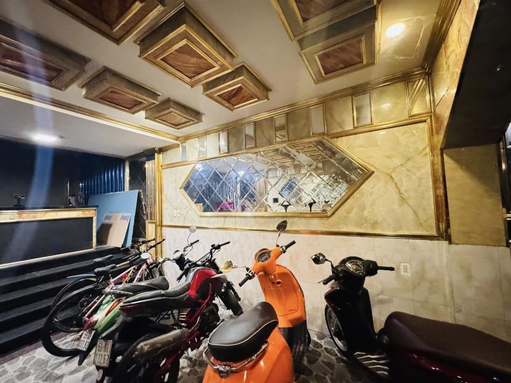 Bán Tòa Nhà Karaoke Trung Tâm Bình Chiểu, Thủ Đức - 2 Mặt Tiền, 13 Tỷ
