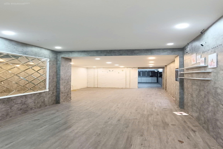 HIẾM - 70M2 CHỈ 5,68 TỶ, KINH DOANH SẦM UẤT, Ô TÔ ĐỖ CỬA, NGANG NHÀ,TẠI PHỐ KIM MÃ,QUẬN BA ĐÌNH
