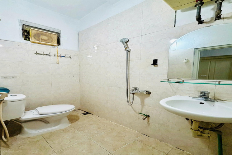 HIẾM - 70M2 CHỈ 5,68 TỶ, KINH DOANH SẦM UẤT, Ô TÔ ĐỖ CỬA, NGANG NHÀ,TẠI PHỐ KIM MÃ,QUẬN BA ĐÌNH