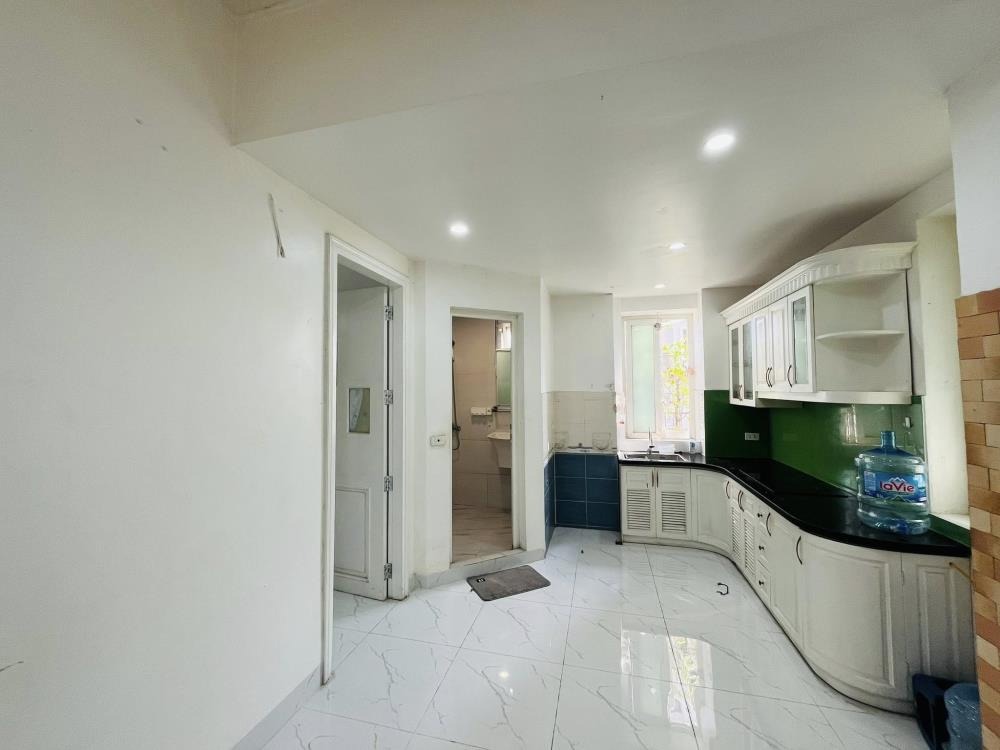Chung Cư C10 Xuân La: Căn Góc 37m² - Giá 3.57 Tỷ - Vị Trí Đắc Địa