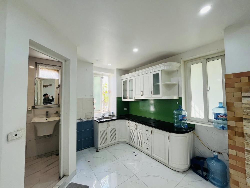 Chung Cư C10 Xuân La: Căn Góc 37m² - Giá 3.57 Tỷ - Vị Trí Đắc Địa