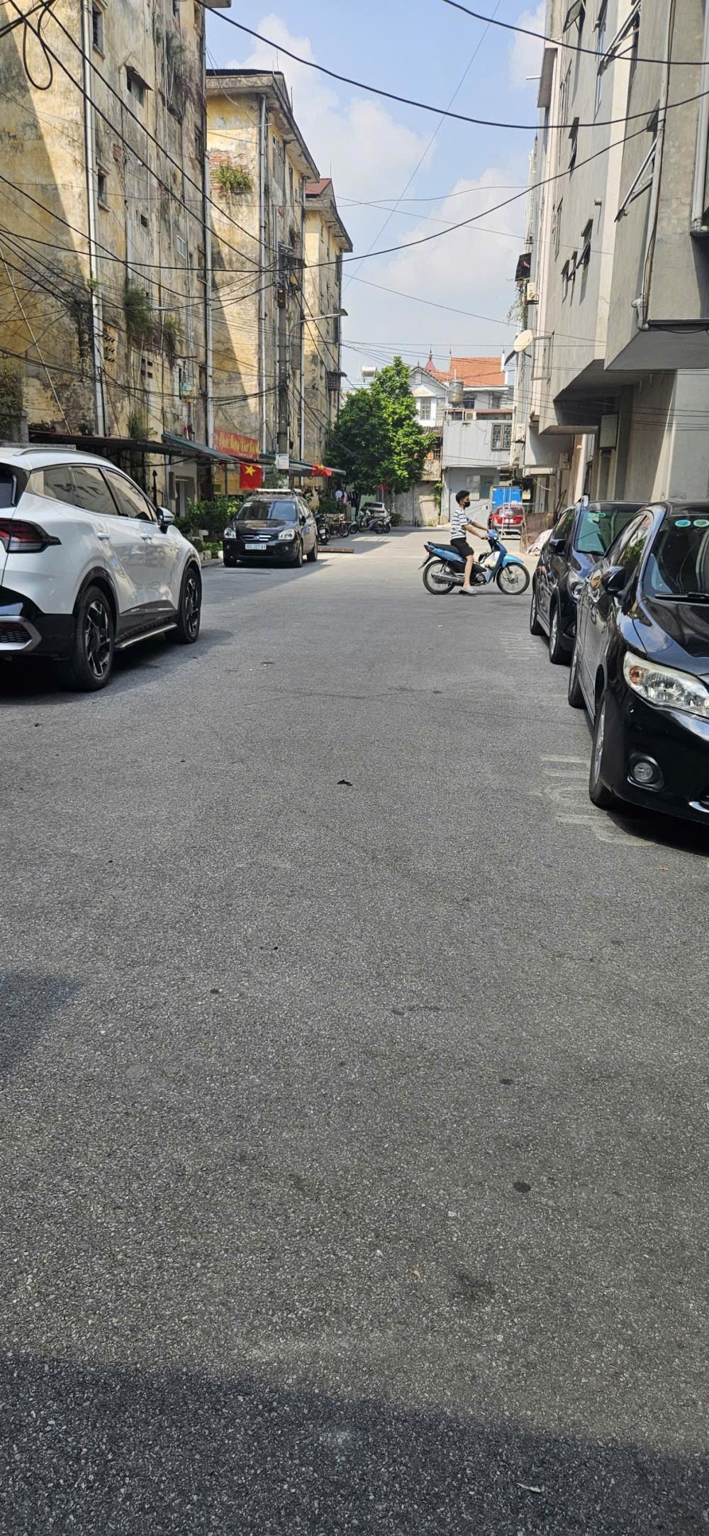 Căn Tập Thể 26m2 Thị Trấn Đông Anh - Gần Chợ, An Ninh Tốt, Đỗ Xe Ô Tô