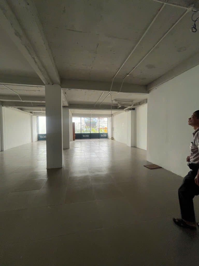 Bán tòa nhà 5 tầng mặt tiền Gò Dầu, 216m2, DT 2 tỷ/tháng - Đầu tư sinh lời
