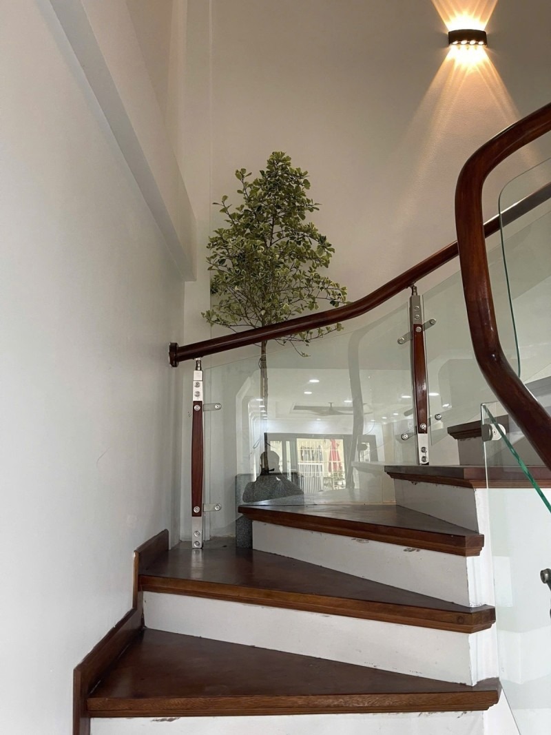Bán nhà Thạch Bàn, Long Biên 5 tầng, 40m² - Giá 7 tỷ +
