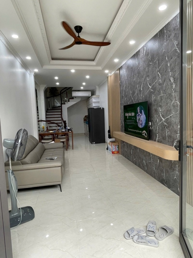 Bán nhà Thạch Bàn, Long Biên 5 tầng, 40m² - Giá 7 tỷ +