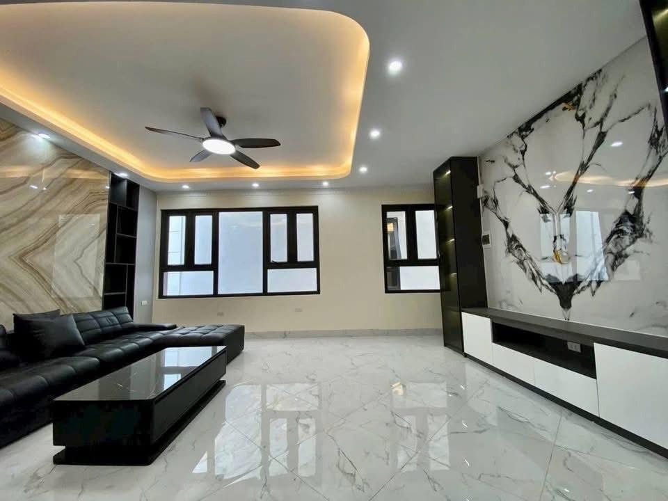 Bán nhà lô góc Thạch Bàn - Ô tô vào nhà - Full tiện ích - Giá 6 tỷ+