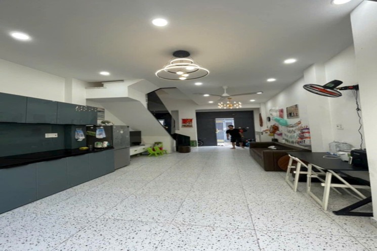 Gần Chợ-Trường-AEON Mall Tên Lửa, Giáp Q6 Nhà 2 Tầng+Sân Thượng 4,275T