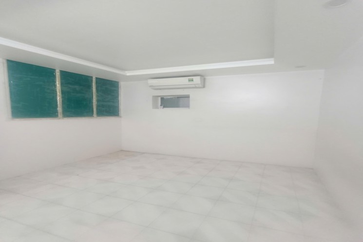 Hoàng Quốc Việt – 90m² – MT 5.6m – SÂN TRƯỚC – gần Công viên Nghĩa Tân – 21.5 tỷ