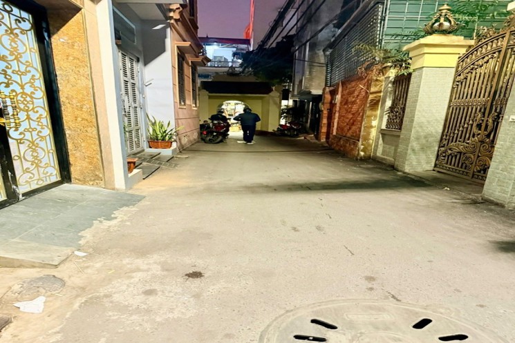 Hoàng Quốc Việt – 90m² – MT 5.6m – SÂN TRƯỚC – gần Công viên Nghĩa Tân – 21.5 tỷ