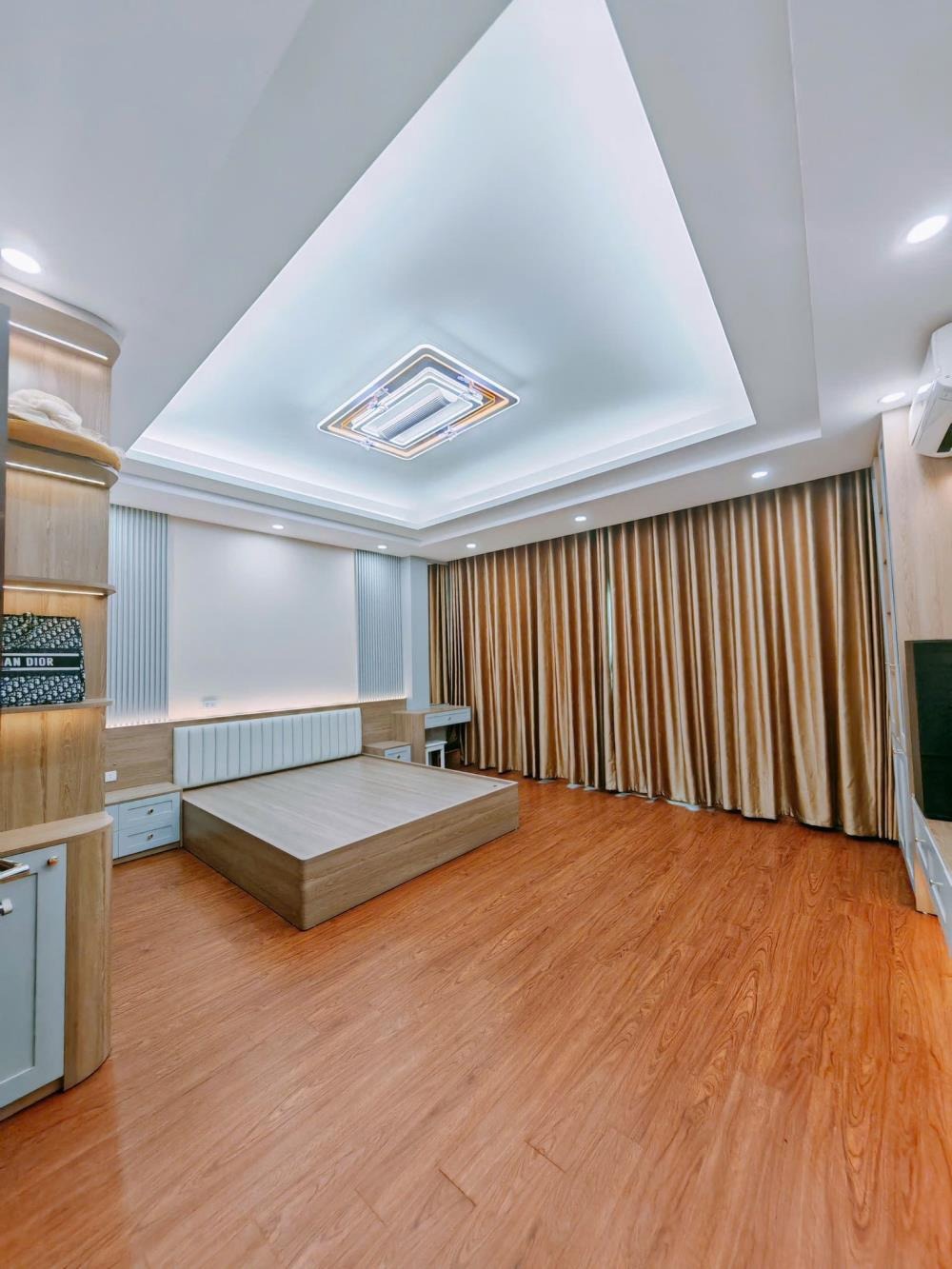Bán nhà 6 tầng, Full Nội Thất, Ô Tô Vào Nhà - Cầu Giấy