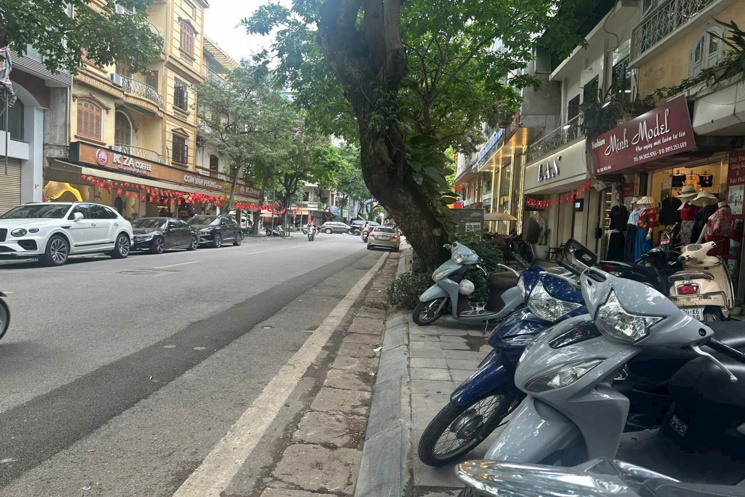 HAI MẶT PHỐ CỔ HÀNG MÃ
- VỈA HÈ SIÊU RỘNG- KINH DOANH VÔ ĐỐI - TRUNG TÂM PHỐ CỔ HOÀN KIẾM buôn bán