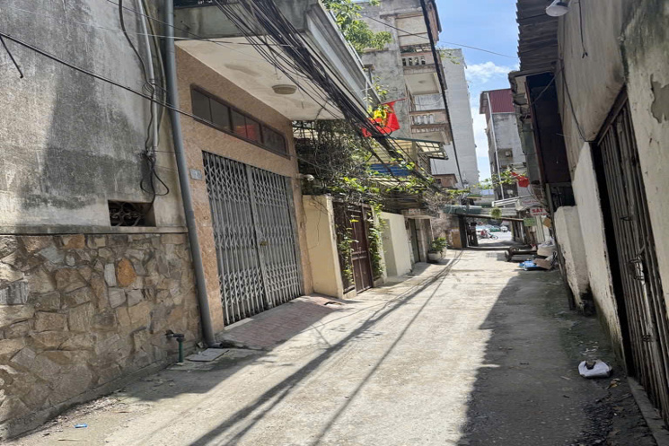 NHÀ NGUYỄN TRÃI - NGÕ Ô TÔ TRÁNH - LÔ GÓC 2 MẶT THOÁNG - VIEW ROYAL CITY