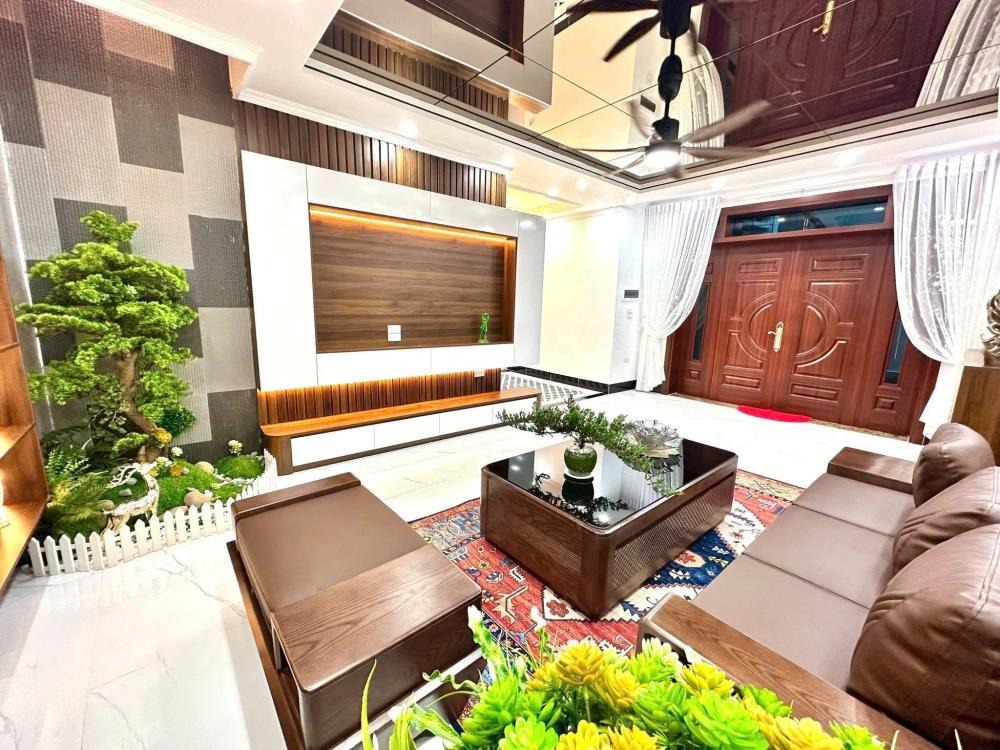 Bán nhà Kim Mã, Ba Đình - 43m², 5 tầng, Mặt tiền 4.2m - 15.5 tỷ