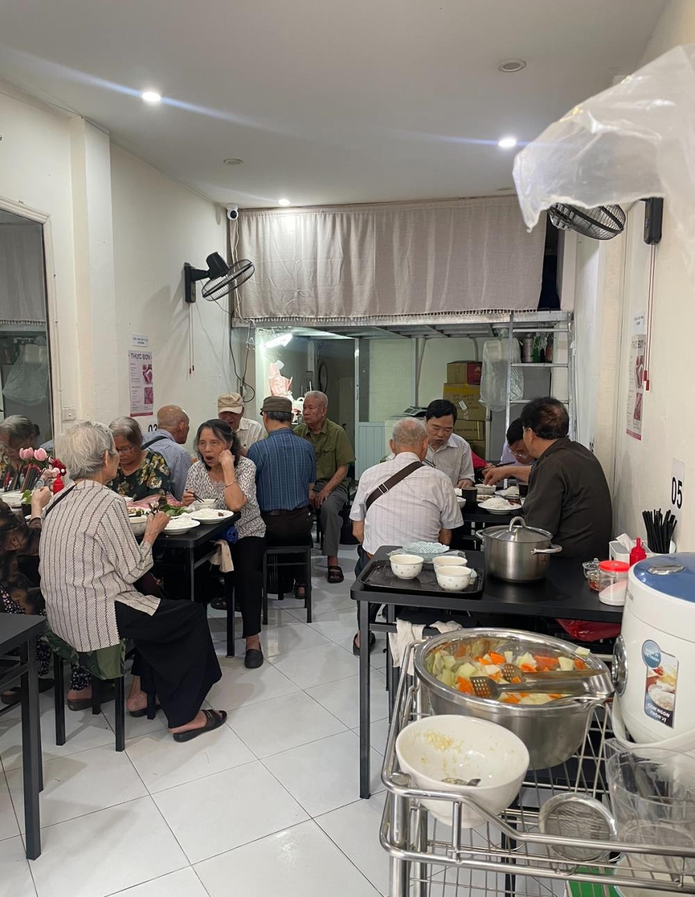 Sang Nhượng Quán Ăn Mặt Phố Nguyễn Văn Tuyết - Vị Trí Đẹp, Doanh Thu Cao