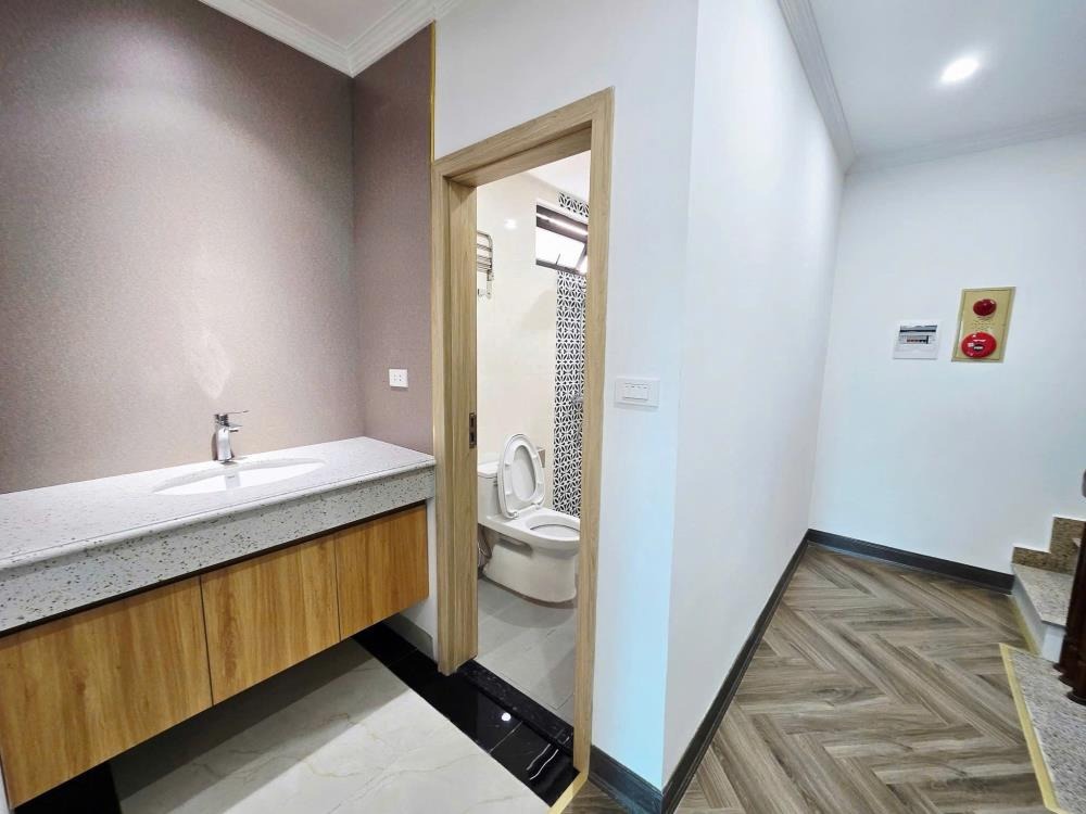 Nhà Phân Lô 8 Tầng, Mặt Tiền Rộng 7.3m, Ô Tô Tránh - Giá 18.5 Tỷ