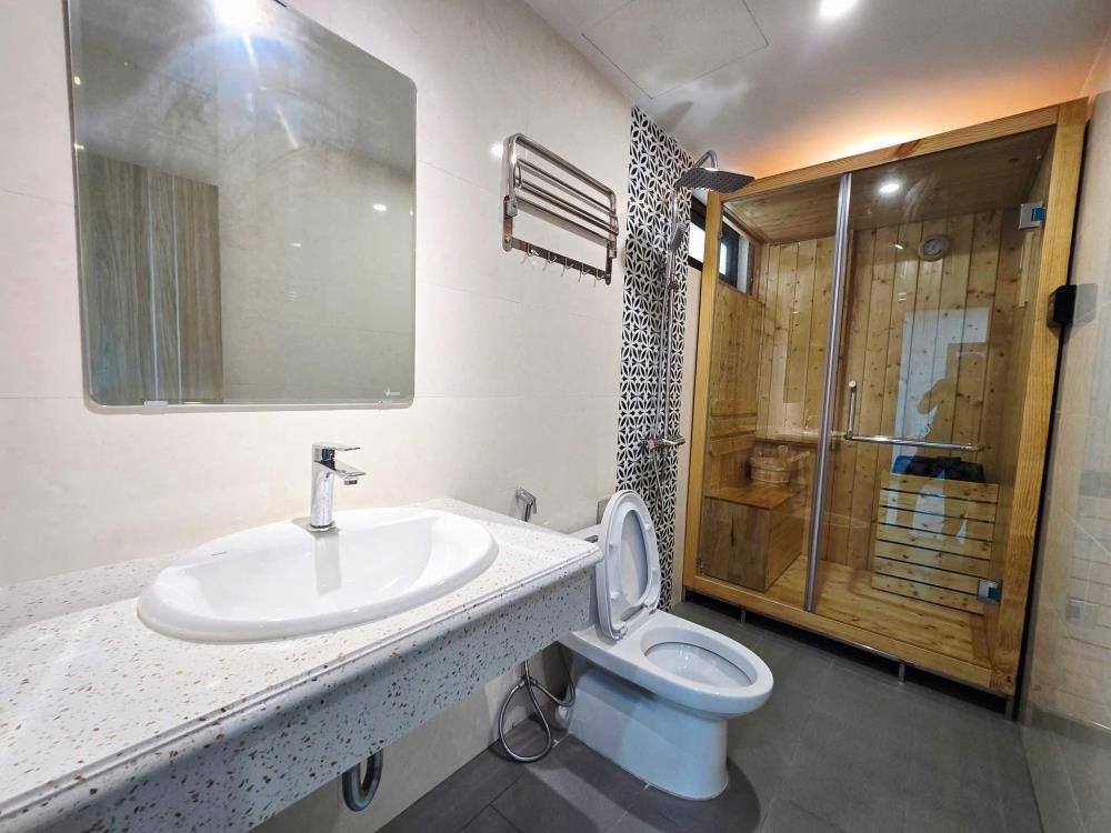 Nhà Phân Lô 8 Tầng, Mặt Tiền Rộng 7.3m, Ô Tô Tránh - Giá 18.5 Tỷ