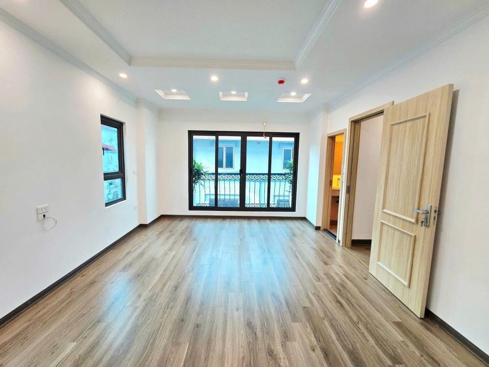Nhà Phân Lô 8 Tầng, Mặt Tiền Rộng 7.3m, Ô Tô Tránh - Giá 18.5 Tỷ