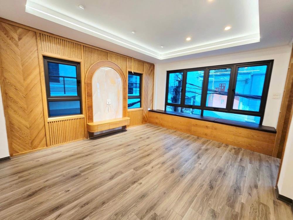 Nhà Phân Lô 8 Tầng, Mặt Tiền Rộng 7.3m, Ô Tô Tránh - Giá 18.5 Tỷ