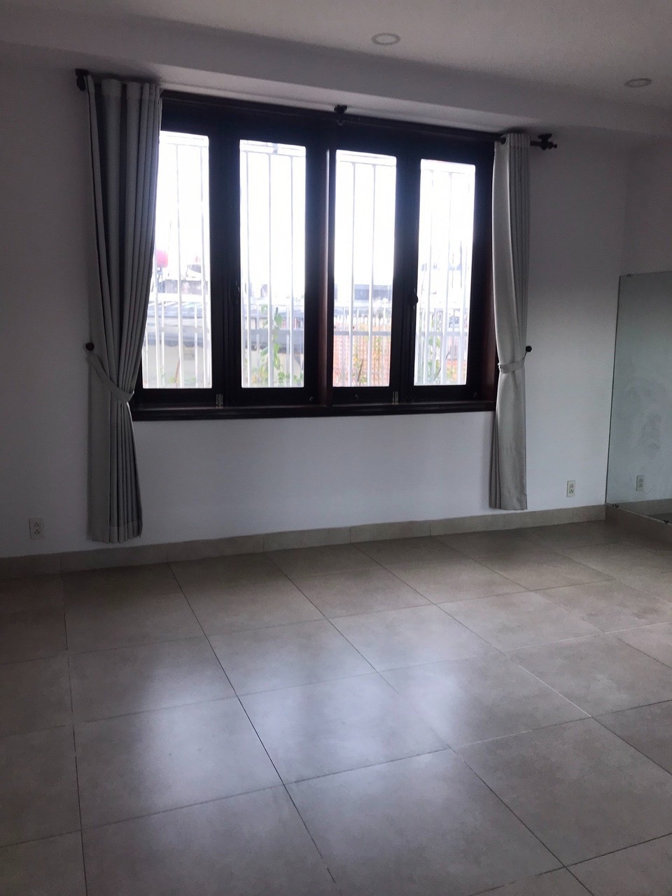 Cho thuê nhà phố Him Lam Nguyễn Thị Thập - 55 triệu/tháng