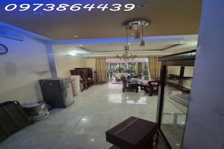 🔥🔥🔥GẤP BÁN GIẢM MẠNH SỐC 600 TRIỆU CÒN 7.6 TỶ.
🏠 NHÀ 2 TẦNG HẺM NHỰA 8M XE TẢI TRÁNH THÔNG TỨ