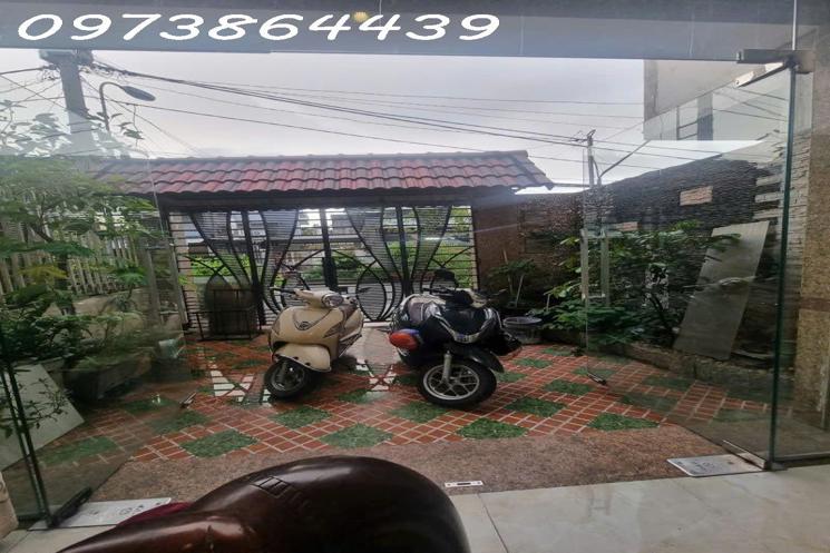 🔥🔥🔥GẤP BÁN GIẢM MẠNH SỐC 600 TRIỆU CÒN 7.6 TỶ.
🏠 NHÀ 2 TẦNG HẺM NHỰA 8M XE TẢI TRÁNH THÔNG TỨ