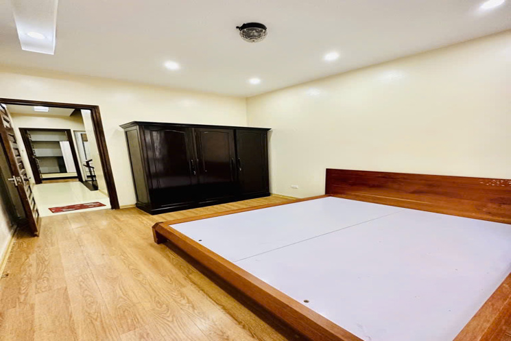 Nhà Tứ Liên phân lô - dân xây - ngõ thông - 20m oto giá nhỉnh 9 tỷ