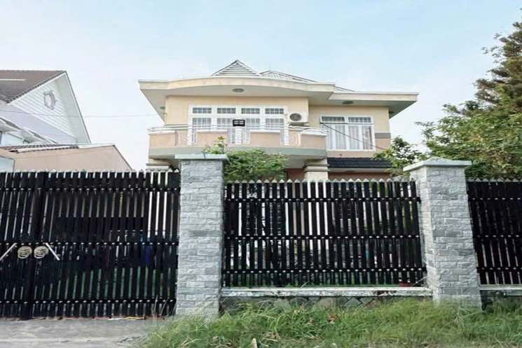 BÁN CĂN BIỆT THỰ SÂN VƯỜN (26X27) ĐƯỜNG THÔNG  TÂN XUÂN, HÓC MÔN