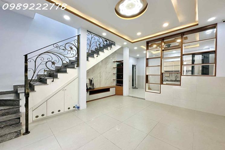 BÁN NHÀ NGAY CMT8 ,  P11 QUẬN 3 - ĐẸP 51M2 (4.3x8.1 nở hậu 7.4) - 2 TẦNG, 3 PN, 1 PHÒNG LÀM VIỆC 