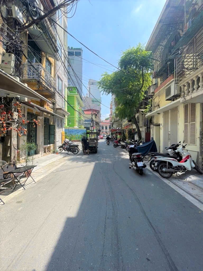 Bán nhà mặt phố Phan Huy Ích 125m2, Giá Nhỉnh 50 Tỷ - Vị Trí Đắc Địa