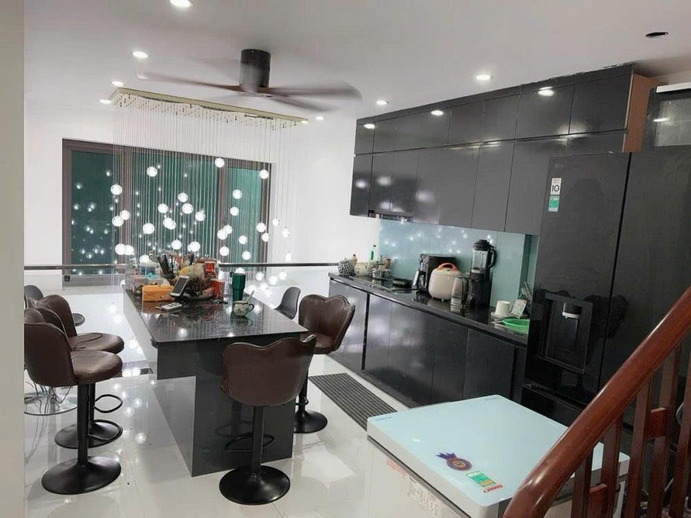 Bán nhà mặt phố Đội Nhân, Ba Đình - 102m2, Mặt tiền 7m - Giá 45 tỷ