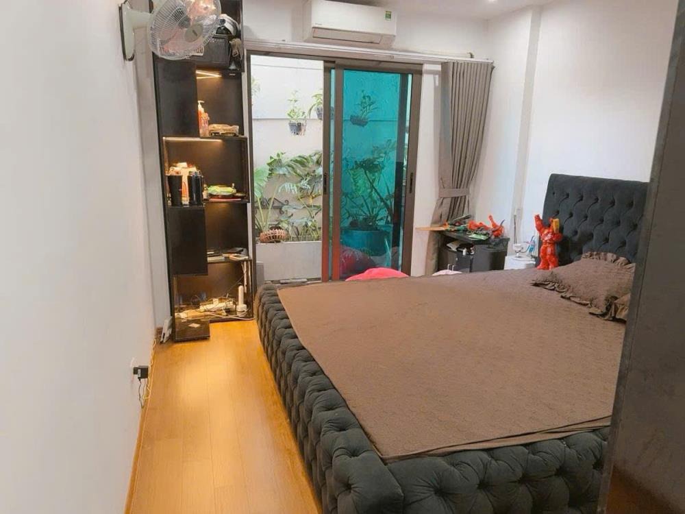 Bán nhà mặt phố Đội Nhân, Ba Đình - 102m2, Mặt tiền 7m - Giá 45 tỷ