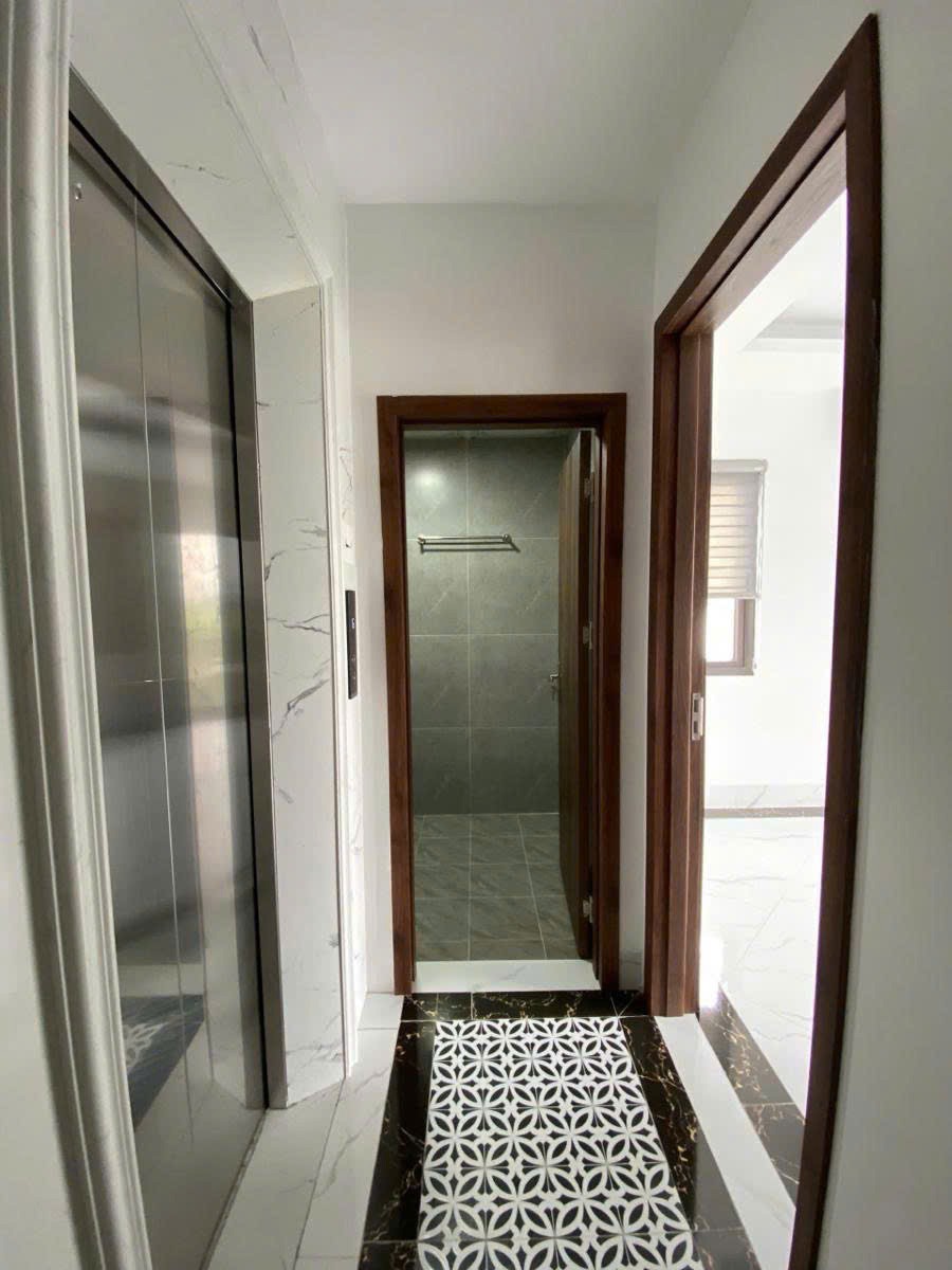 Nhà Mặt Phố Kim Mã - Vị Trí Vàng, 42m2, Giá 32 Tỷ