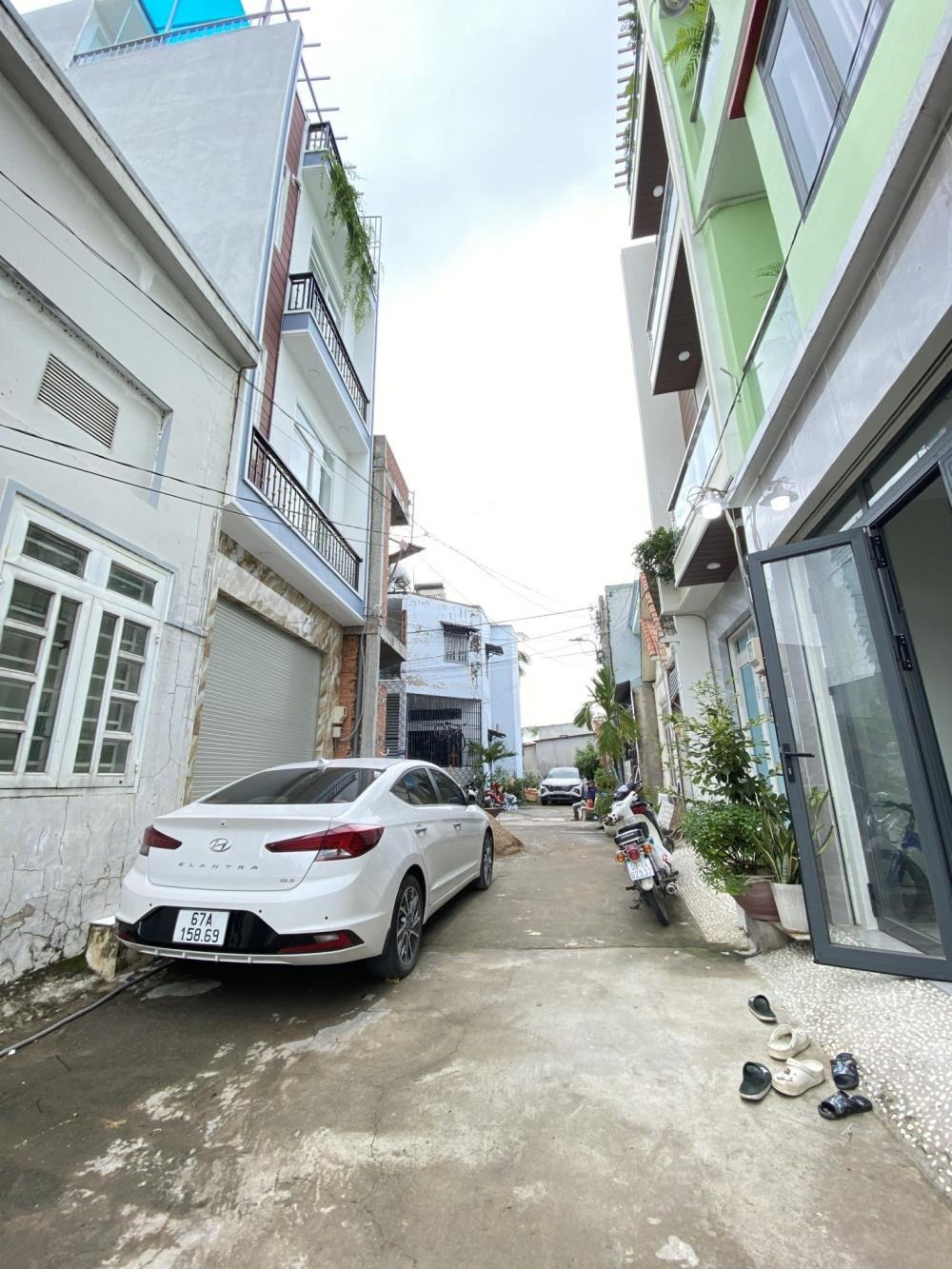 Bán nhà Quận 9, 3 Tầng, 60m² - Hẻm Ô Tô, Gần ĐH Tài Chính Marketing