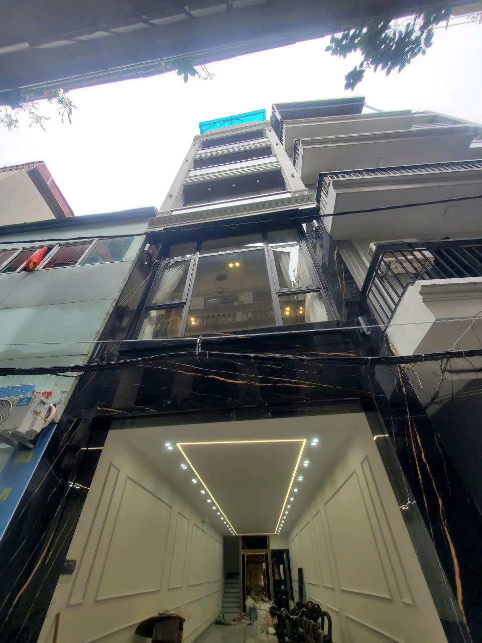 Bán nhà Nguyễn Văn Cừ, Long Biên 7 Tầng, Ô Tô Vào Nhà - Giá 28 Tỷ