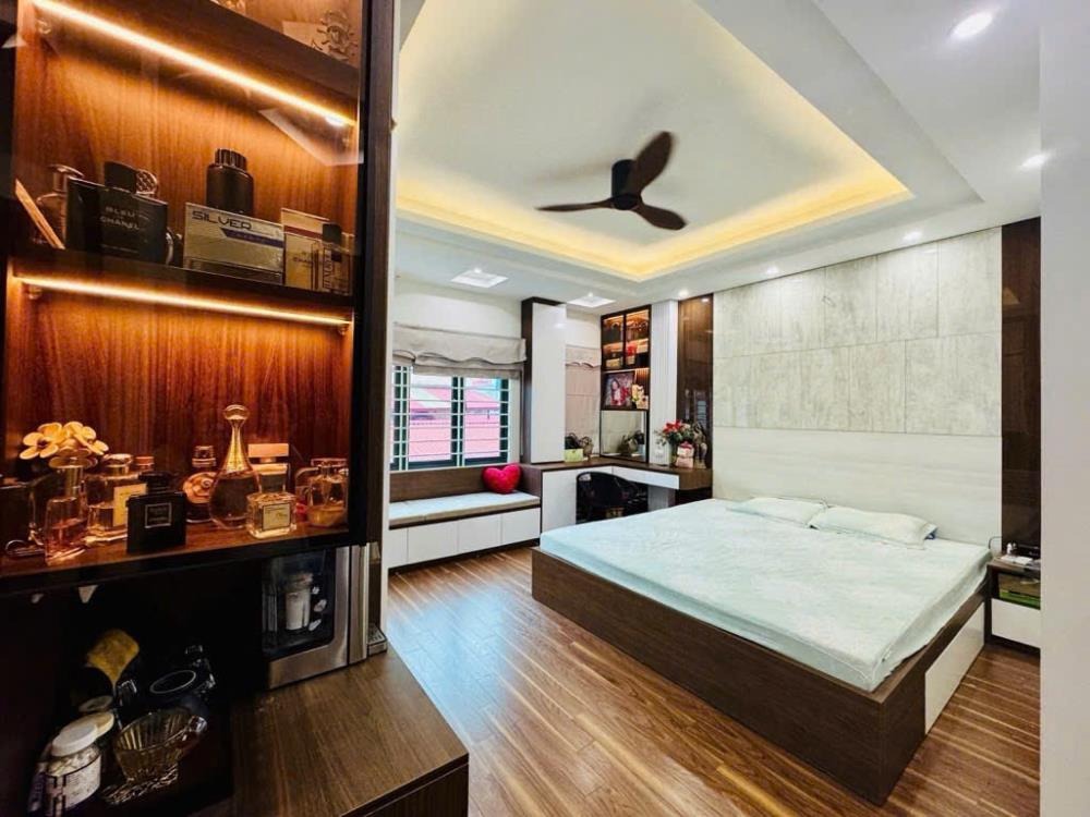 Bán nhà phân lô Hàm Nghi - 6 Tầng, Gara Ô Tô, 42m2 - Giá 15 Tỷ