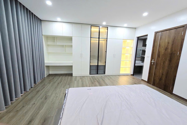 Bán nhà Nguyễn Văn Linh 45m MT5.1m 6 tầng thang máy gara ô tô hơn 11 tỷ