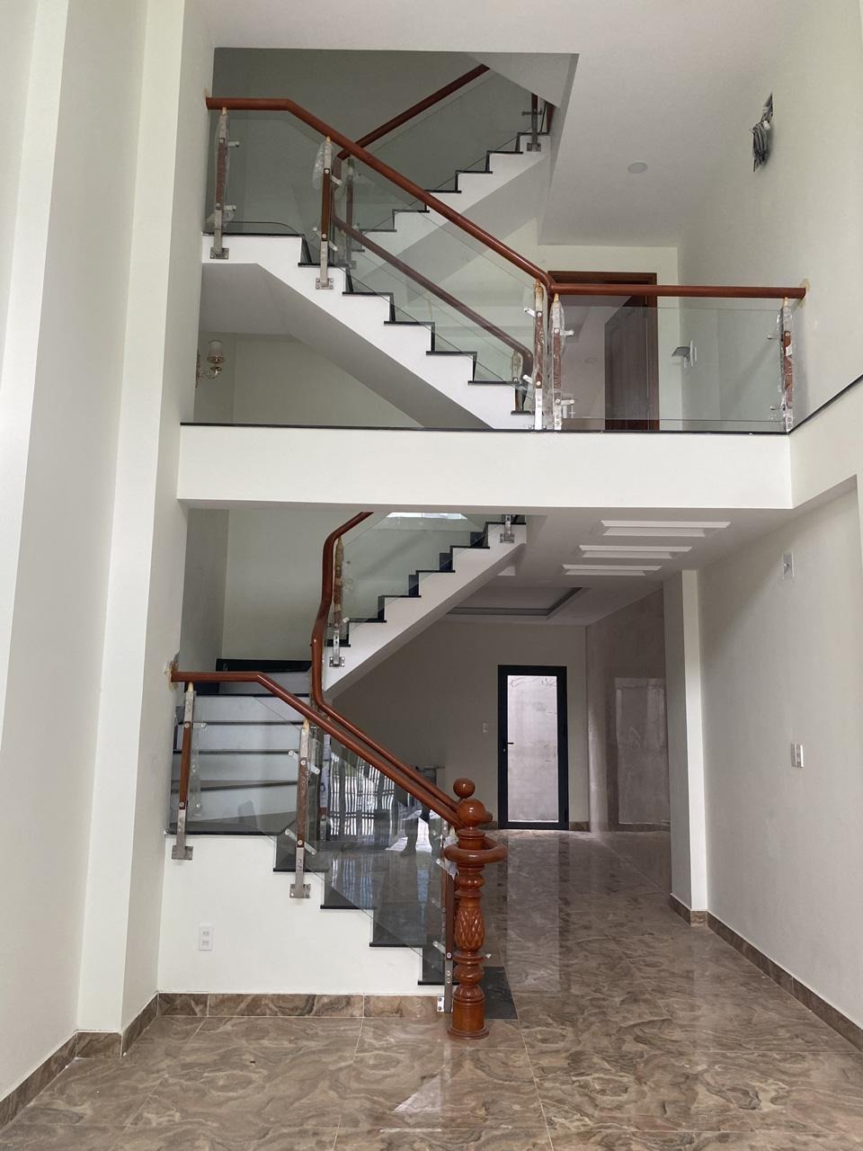 Nhà 5 Tầng Thạnh Lộc, Quận 12: 63m2, 4x16m, Giá 5.65 Tỷ - Pháp Lý Rõ Ràng
