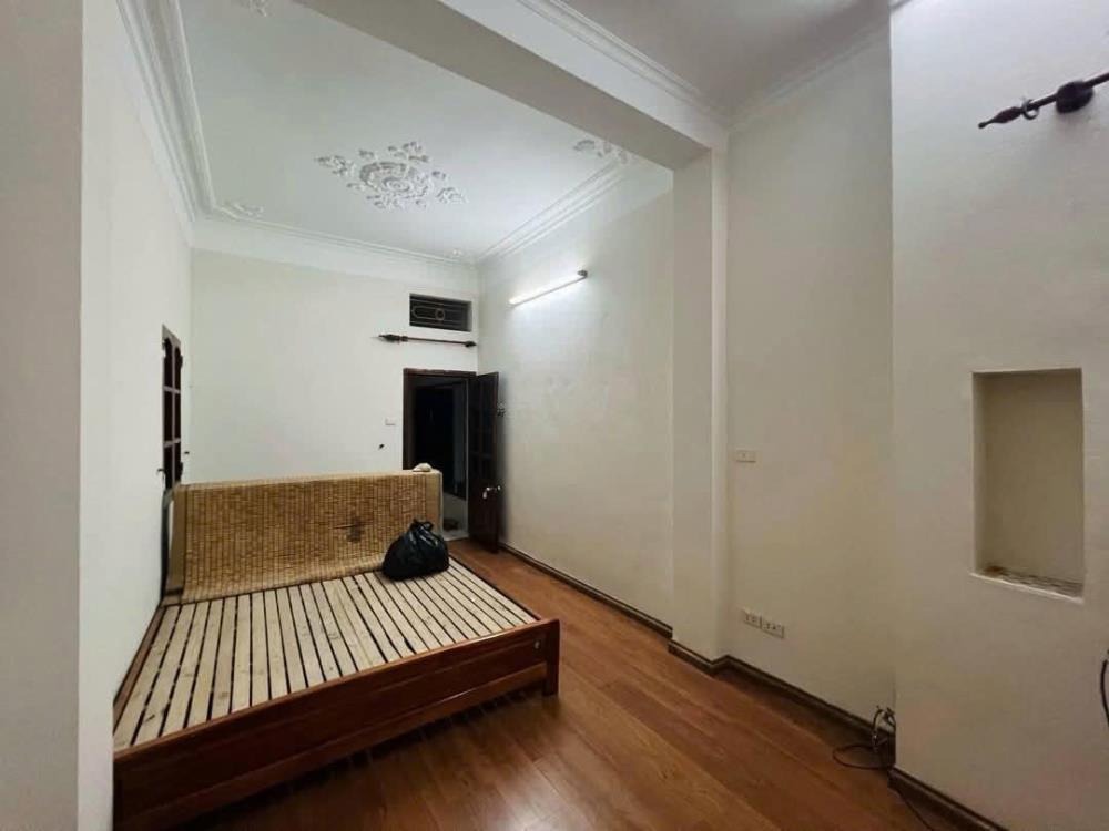 Cho Thuê Nhà 3 Tầng Đường Láng, Đống Đa - Giá 15 Triệu/Tháng