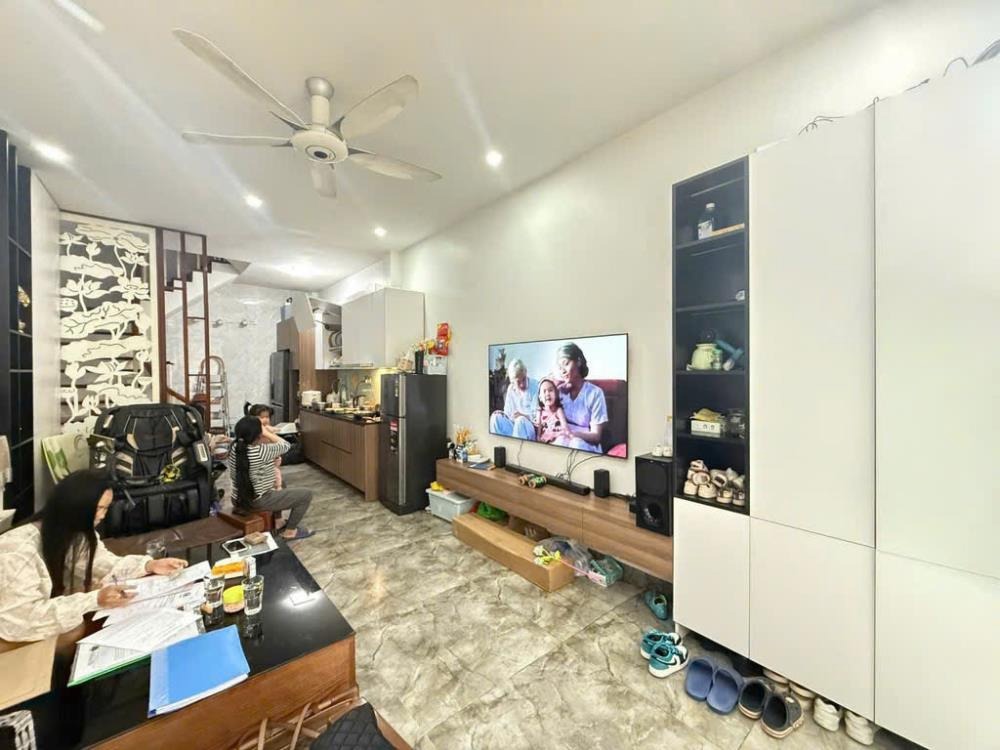 Bán nhà Minh Khai, ô tô đỗ cổng, 7.4 tỷ - Vị trí đẹp, đầy đủ tiện ích