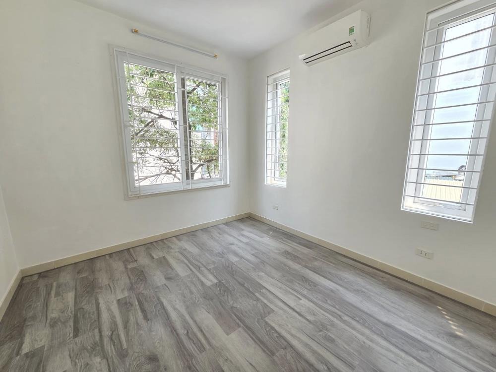 Bán nhà Mỹ Đình 41-45m2, 4 tầng, Mặt tiền 3.7m, Giá 9.5 tỷ - Lô Góc, KCBT