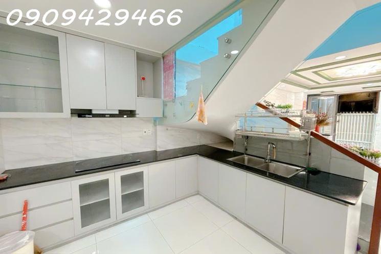 NHÀ TRUNG TÂM QUẬN 7- HẺM XE HƠI THÔNG 5M - GẦN ĐẠI HỌC MAKETING - 2 TẦNG VÔ Ở NGAY - DT 45M2