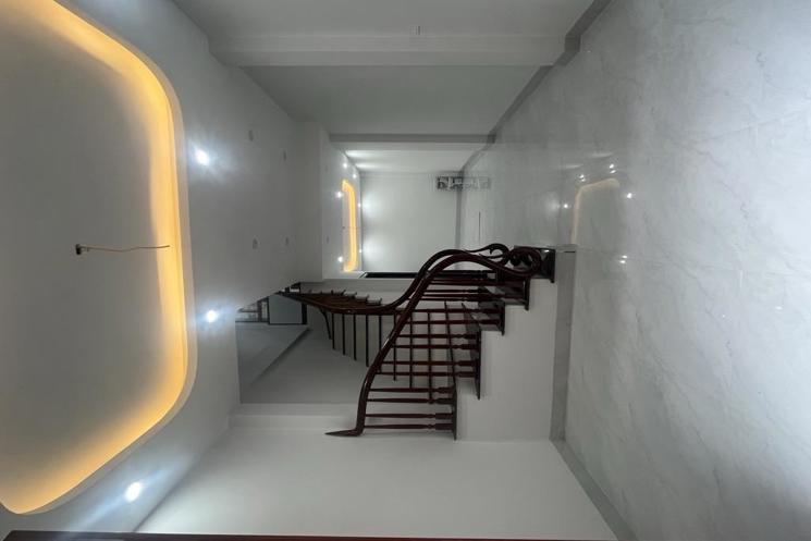 Bán nhà 5 tầng Phú Diễn, 32m2, mt 3.9 m, ngay Hoàng Quốc Việt kéo dài
