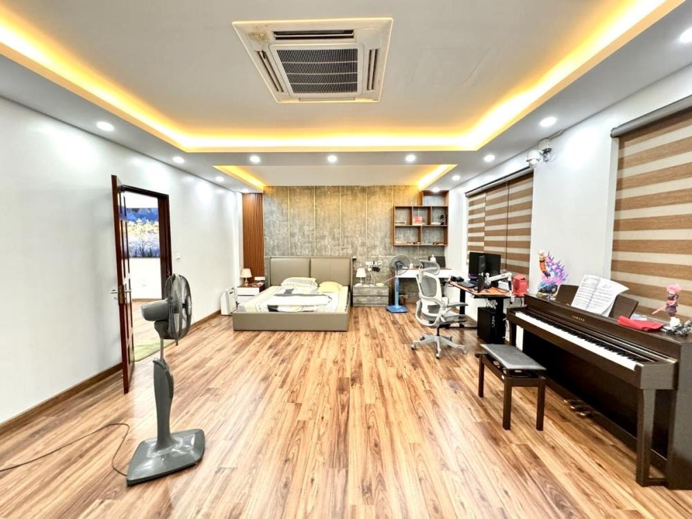 Bán nhà góc Kim Đôi, Đống Đa - 109m2, 5T, MT 18m, Nội Thất Vip, Kinh Doanh