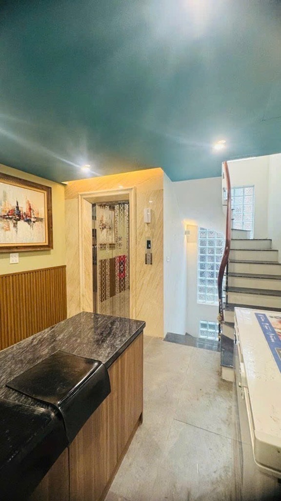 Nhà Mặt Phố 8 Tầng, View Hồ Tây - Yên Phụ - Đầu Tư/Ở - 37 Tỷ