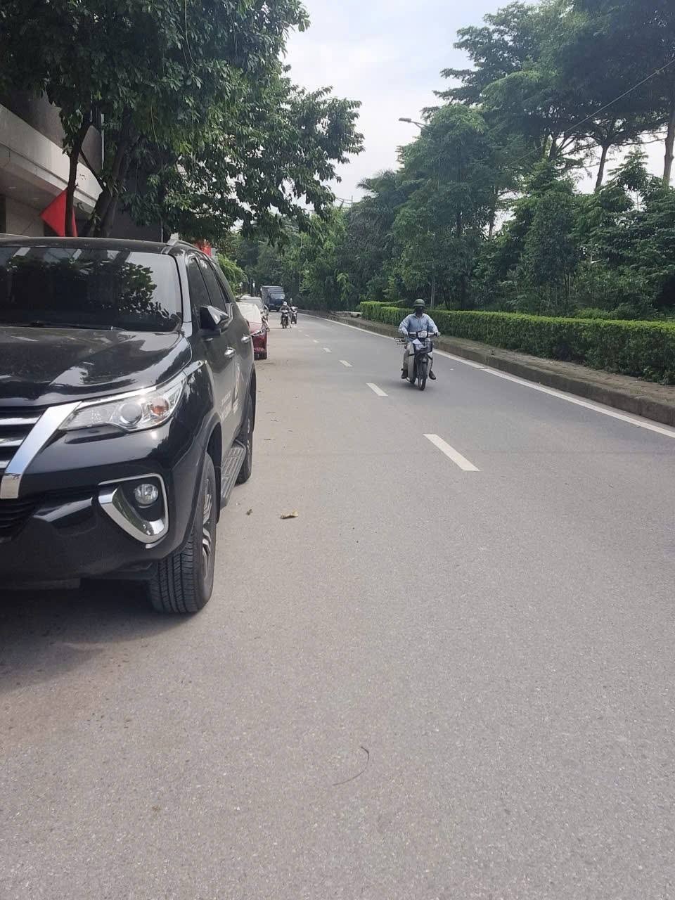 Bán Nhà Mặt Phố Đường Bưởi, Ba Đình - 32m2, 6 Tầng, Lô Góc, 18 Tỷ