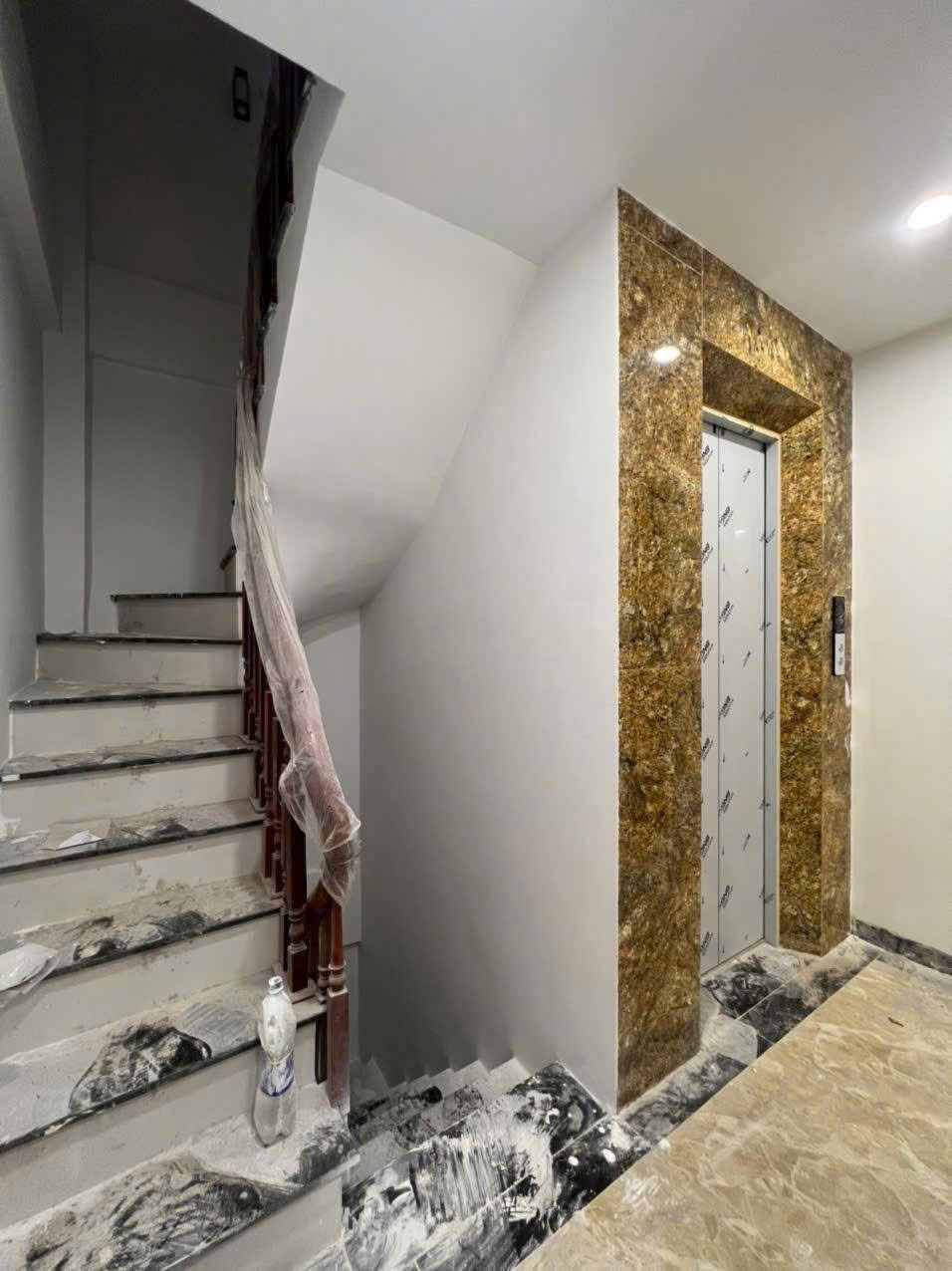 Bán nhà ngõ Vũ Tông Phan, Thanh Xuân - 50m², 7 tầng, Mặt tiền 4.8m - Giá 16 tỷ