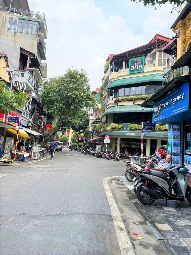 Bán Mặt Phố Mã Mây 140m2 - Vị Trí Vàng, Hàng Xóm Tạ Hiện